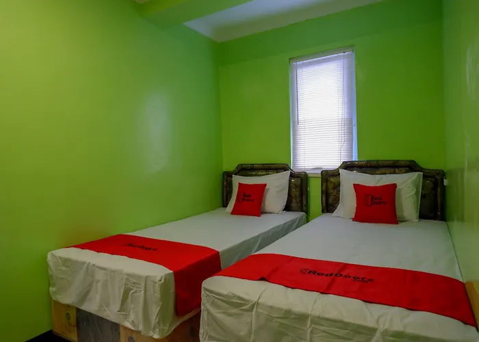 RedDoorz @ Jalan Gatot Subroto Semarang Hotel